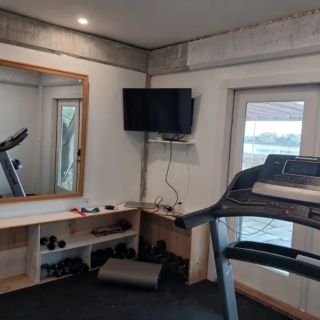 Riverfront house with kyacks fire pit and gym