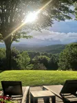 Spacious home on picturesque grounds with stunning views.  Quechee - Woodstock - Wifi