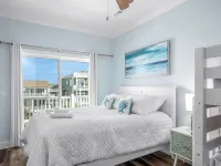 Spacious 5 bedroom 5 bath House with pool and direct access to the beach. - 4-Star