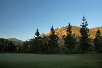Lux 2/2 w/Firepit Next to Kaweah River & 10 Min from Sequoia National Park - 4-Star