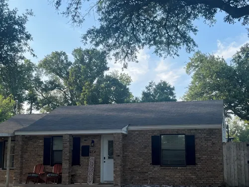 Charming Home with Oak Tree Lined Streets in the Heart of Lake Charles. - Jacuzzi