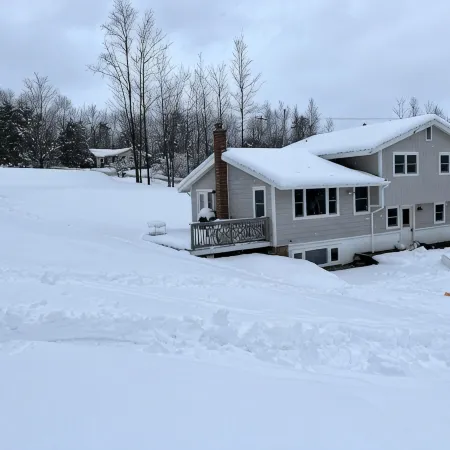 Cozy Ski House in Stowe, 5 min to village, perfect for family/friends getaway