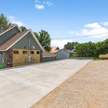 Historic Outside, Comfort Inside – Downtown Custer Retreat