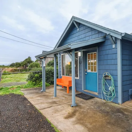 Blue Octopus #5 Personal Beach Cabin. Ocean View.