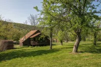 Creekside Cabin - Watkins Glen, Corning, Finger Lakes with Hot Tub - 4-Star