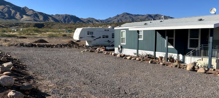 Blue Perch is comfortable and new in the heart of Tonto Basin by Lake Roosevelt. Hotels in Gila County
