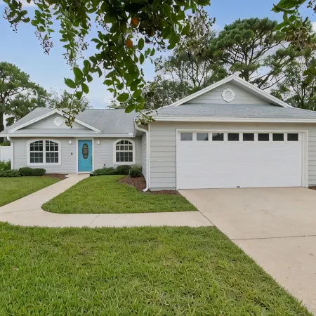 Pool & Hot Tub! Pool Bar! Bikes! 4 Min to Beach! Arcade Games! Golf Cart!!