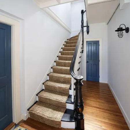 Heart of Oak Bluffs, No Car Needed! Ocean Views, Walk to Everywhere!