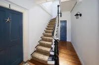 Heart of Oak Bluffs, No Car Needed! Ocean Views, Walk to Everywhere! - Wifi