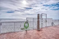 Daytona Beach Oceanfront Complex with 1 Bedroom / 2 Full Baths - Private Pools