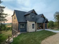 Cliffside Cottage, Private Pond, 50 acres w/ Breathtaking views near Galena, IL - 4 星級