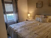 Cityline suite Three miles to PC, RIC, BROWN, JWU, &RISD -  Ferienwohnungen