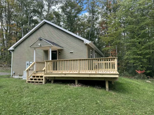 Secluded mountain home on over 10 wooded acres, modern, WiFi and pet friendly! - 3-Star