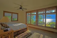 The Most Beautiful House on Flathead Lake - NW Travel Magazine 'Best Waterfront' - 4-Sterne