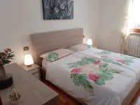 Apartment Agnese with lake view, swimming pool, garage and private garden. - Apartments
