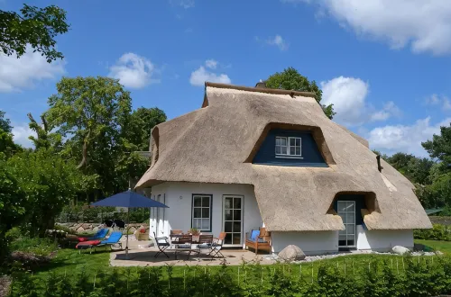 thatched holiday house - 3-Star