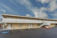 Alamo Inn & Suites - Мотели