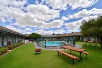 Townhouse Motel Cowra - parking