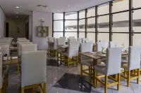 Cosmopolitan Praia Flat - breakfast