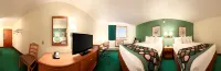 Super 8 by Wyndham West Fargo Main Ave ND - Moteles