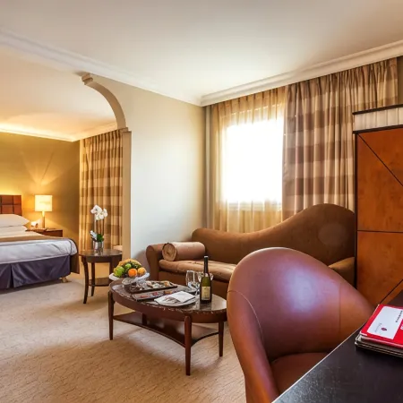 Ramada by Wyndham Sofia City Center Отели в г. София