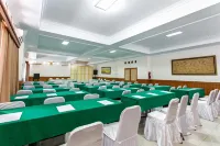 RedDoorz Plus Near Alun Alun Karanganyar Hotels in Karanganyar
