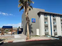Motel 6 Bullhead City, AZ Отели в г. Лафлин