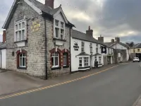 The White Lion Hotel Các khách sạn ở Llantwit Major