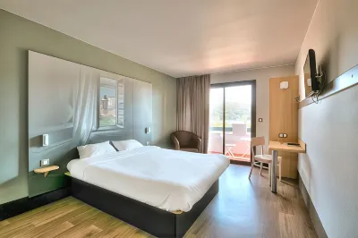 B&B Hotel Villeneuve Loubet Village فنادق في فيلنوف لوبيه
