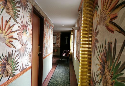 르 를레 생 쉴피스의 고풍스러운 복도 또는 공용 공간