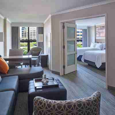 Chicago Marriott Suites O'Hare Rooms