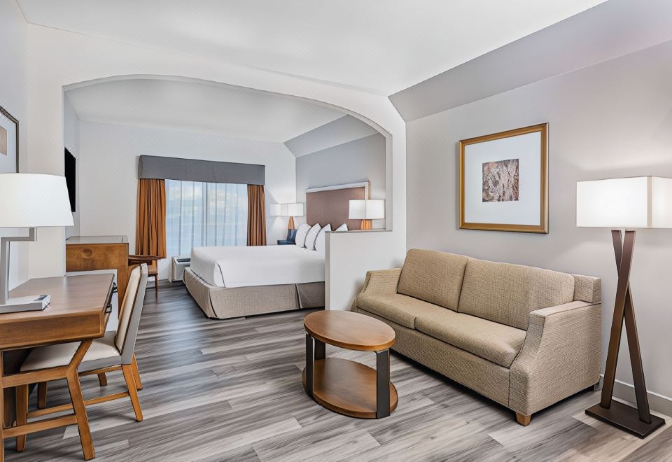 Ramada by Wyndham Bakersfield North