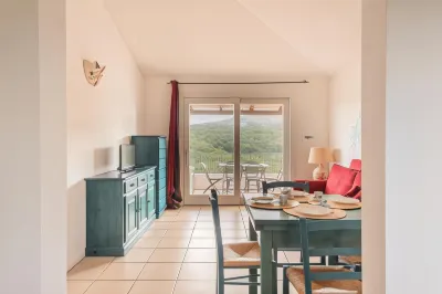 Elegant Residence 2 Bedroom with Sea View Extra Bed Available