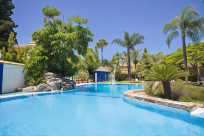 Apartamentos Soho Boutique Vistahermosa Hotels near Basilica of Our Lady of the Miracles