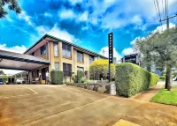 Raceview Motor Inn فنادق في Newtown