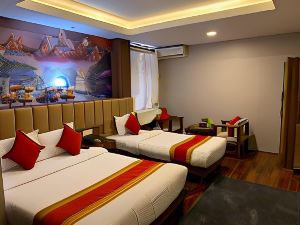 Redstone Regency Hotel