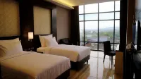 Grand Karlita Hotel Purwokerto タマーラ・オーガニク周辺のホテル