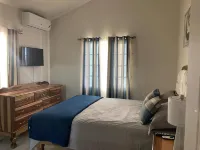Immaculate 2-Bed House in Discovery Bay Hotels near Puerto Seco Beach Park Main Entrance