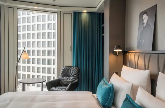 Motel One Berlin-Upper West Các khách sạn gần Die Stachelschweine