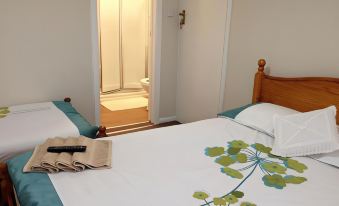 Room in Guest Room - Comfortable Family Room with Tv, Free Fast Wifi, Sleeps 3