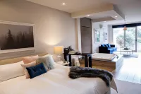 Polperro Villas Hotels in Red Hill