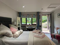Pinewood Lodge
