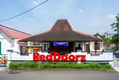 RedDoorz Syariah @ Ndalem Kembang Sore Yogyakarta