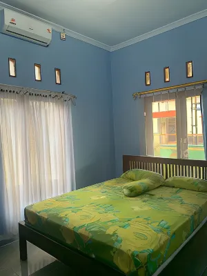 Omah Syariah 7A Bu Endang Hotel dekat Alun Alun Giri Krida Bakti