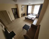 Twain Apart&Rooms