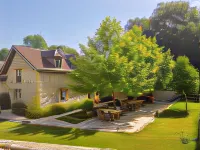 DOMAINE DE LABROUSSE, Maison d'hôtes en Périgord Hôtels à : Agonac