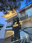 Bening Boutique Hotel Managed by Salak Hospitality - Syariah Hotel Отели в г. Pondok Gede
