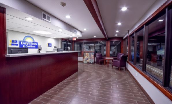 Days Inn & Suites by Wyndham Wisconsin Dells