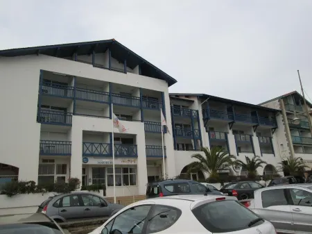 T2 Magnificent Port View, Parking, Beach 100m, Swimming Pool, Wifi, Thalasso 50m