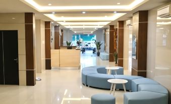 RedDoorz Plus at Grand Pacifik Hotel Makassar